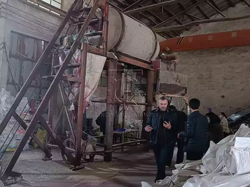 Bulk blending fertilizer mixer