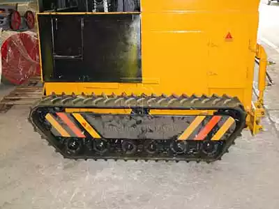 Crawler type compost turner