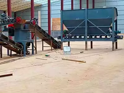 Fertilizer forklift feeding bin