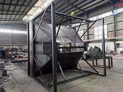 Fertilizer forklift feeding bin