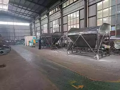 Fertilizer forklift feeding bin