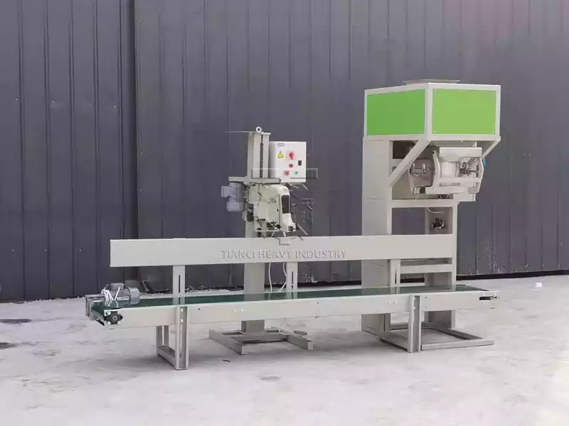 Fertilizer packaging machine