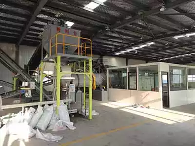 Fertilizer packaging machine