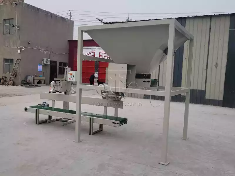 Fertilizer packaging machine