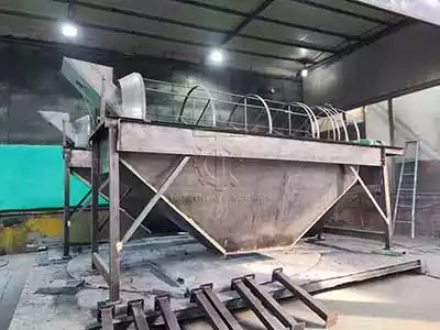 Fertilizer screening machine