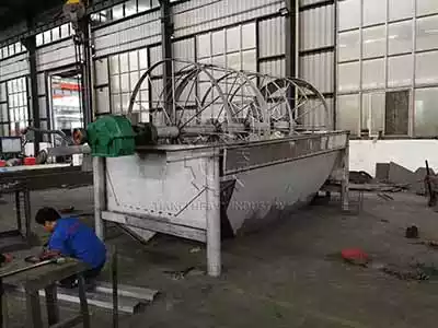 Fertilizer screening machine