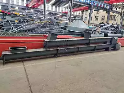 Fertilizer screw conveyor