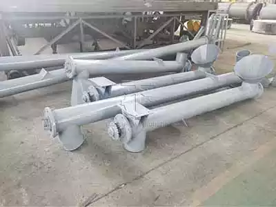 Fertilizer screw conveyor