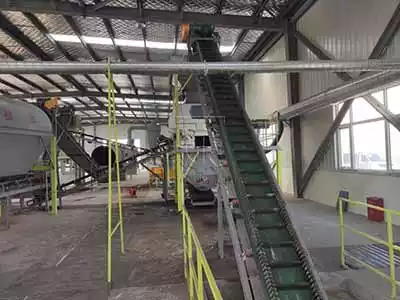 Large angle belt conveyor