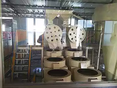 Throw round shaping machine