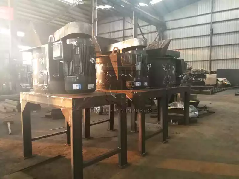 Vertical crusher